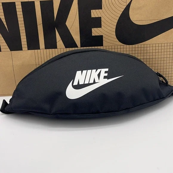 Nike Black Belt Bag Nike Heritage Waistpack (3L) & Fanny Pack
Black 
NWT - Picture 2 of 16